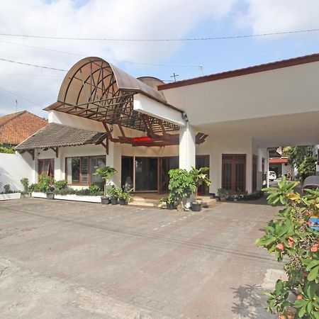 Reddoorz Plus @ Taman Siswa 3 Джокьякарта Экстерьер фото