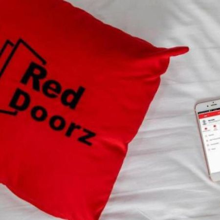 Reddoorz Plus @ Taman Siswa 3 Джокьякарта Экстерьер фото