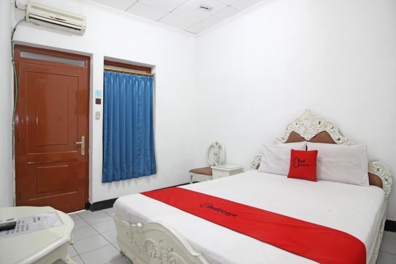 Reddoorz Plus @ Taman Siswa 3 Джокьякарта Экстерьер фото