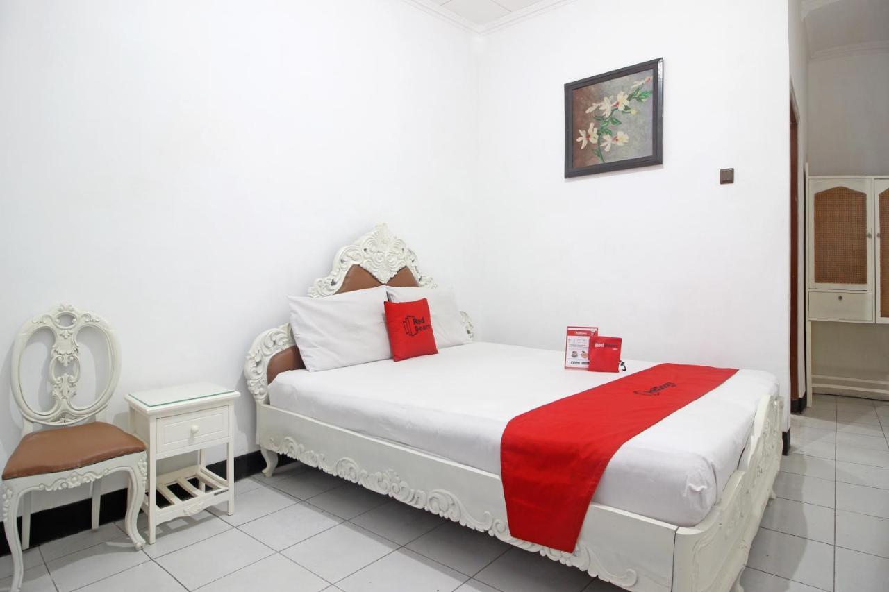 Reddoorz Plus @ Taman Siswa 3 Джокьякарта Экстерьер фото