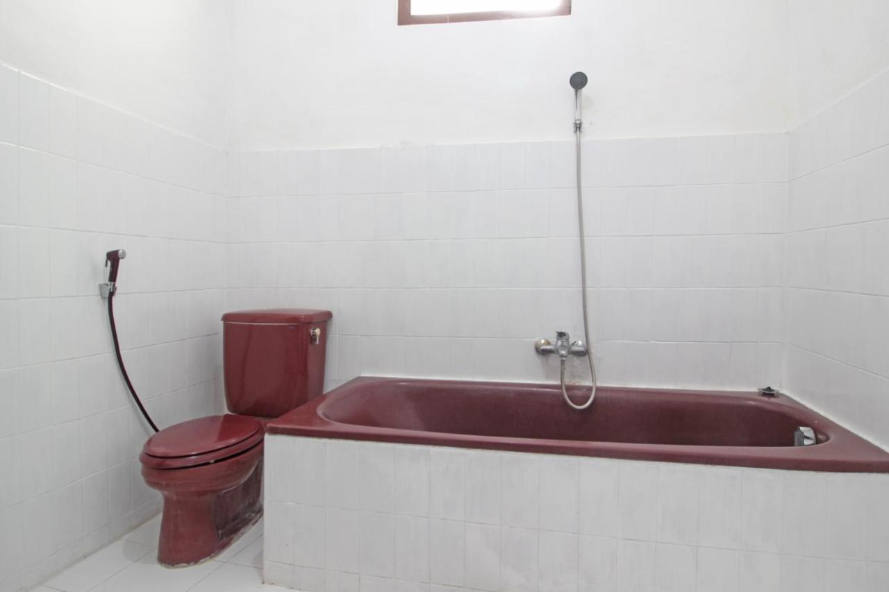 Reddoorz Plus @ Taman Siswa 3 Джокьякарта Экстерьер фото